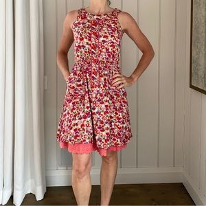 Floral summer dress with pockets and great details